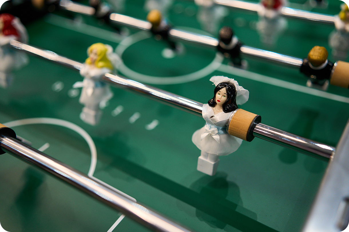 Menyasszony csocsó figura közelről